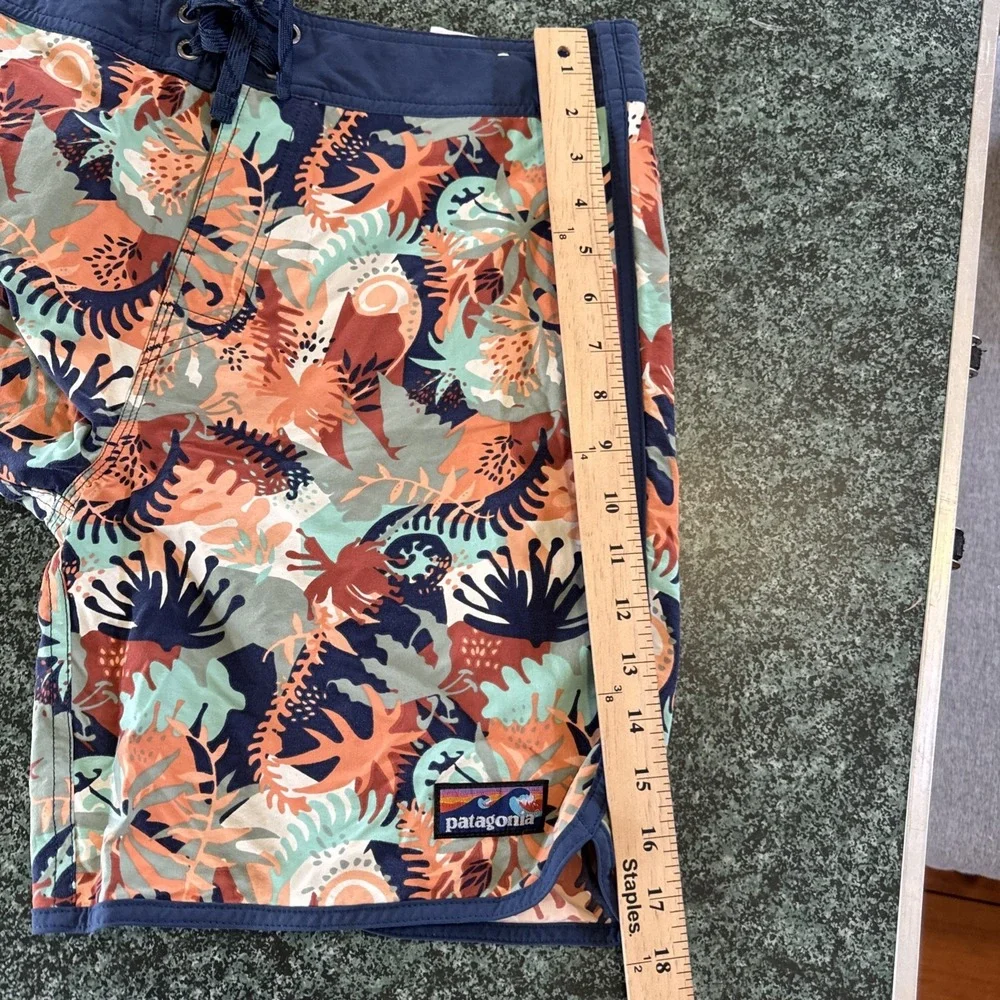 Patagonia‎ Men's Size 32 Wavefarer Scallop Hem Board Shorts Hawaiian Sunset